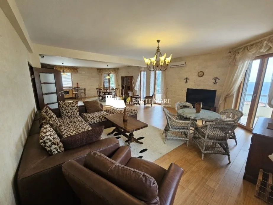 Sale, three bedroom apartment, 146m², Sveti Stefan, Budva