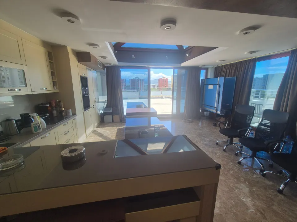 Sale, four bedroom apartment, 323m², Pobrežje, Podgorica