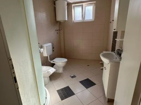 Izdavanje, dvosoban stan, 100m², Prčanj, Kotor - image 3