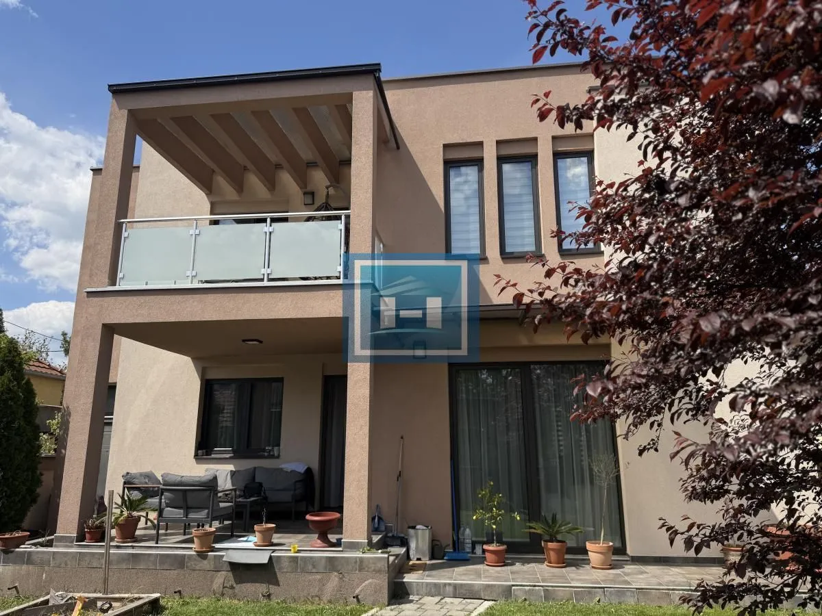 Prodaja, kuća, 240m², Centar, Jagodina