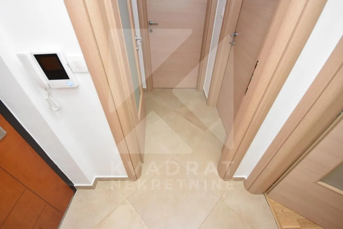 Izdavanje, dvosoban stan, 65m², Malo Brdo, Podgorica