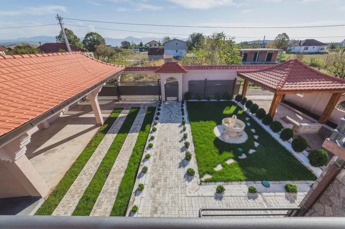 Prodaja, kuća, 200m², Donji Kokoti, Podgorica