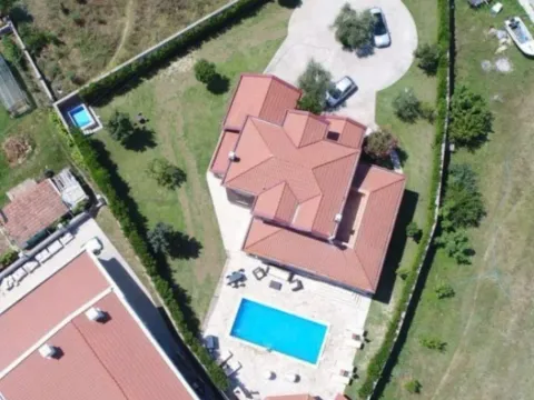 Izdavanje, kuća, 330m², Zeta, Podgorica - image 10