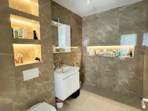 Prodaja, dvosoban stan, 82m², Budva, Crna Gora - image 10