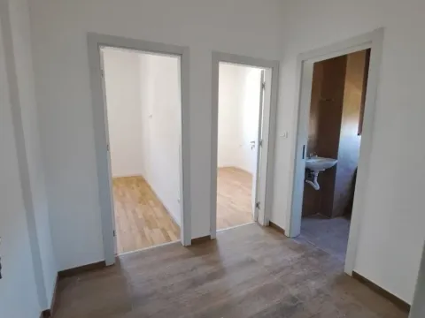Rent, two bedroom apartment, 64m², Tološi, Podgorica - image 4