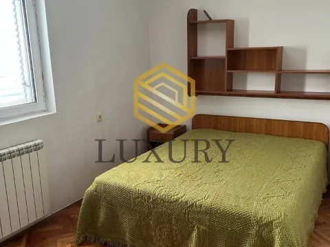 Izdavanje, kuća, 250m², Tološi, Podgorica - image 16