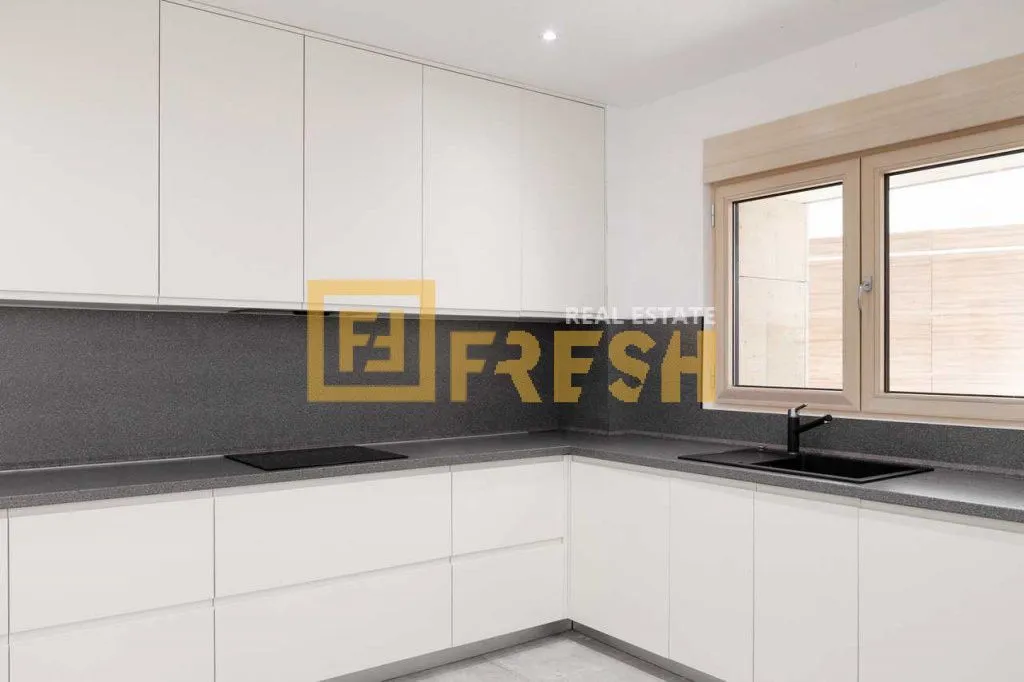 Prodaja, četvorosoban stan, 253m², Kotor, Crna Gora