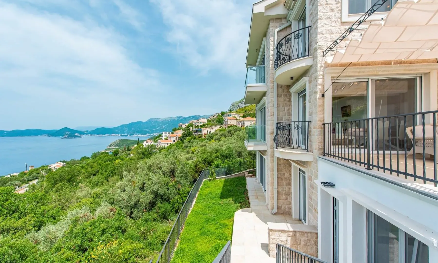 Sale, house, 270m², Reževići, Budva