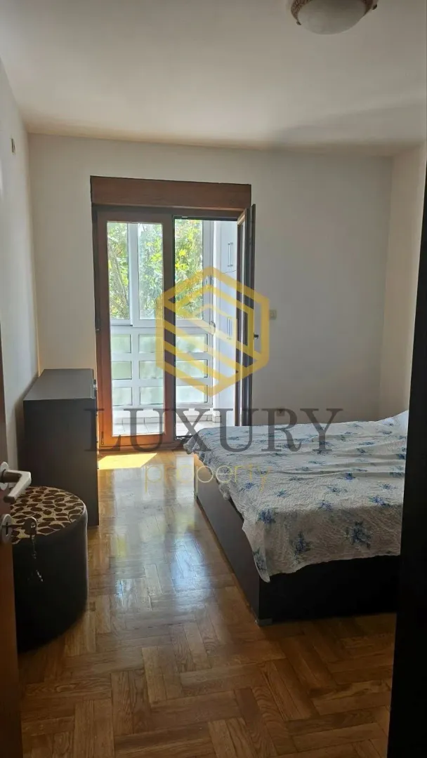 Rent, two bedroom apartment, 70m², Pejton, Podgorica