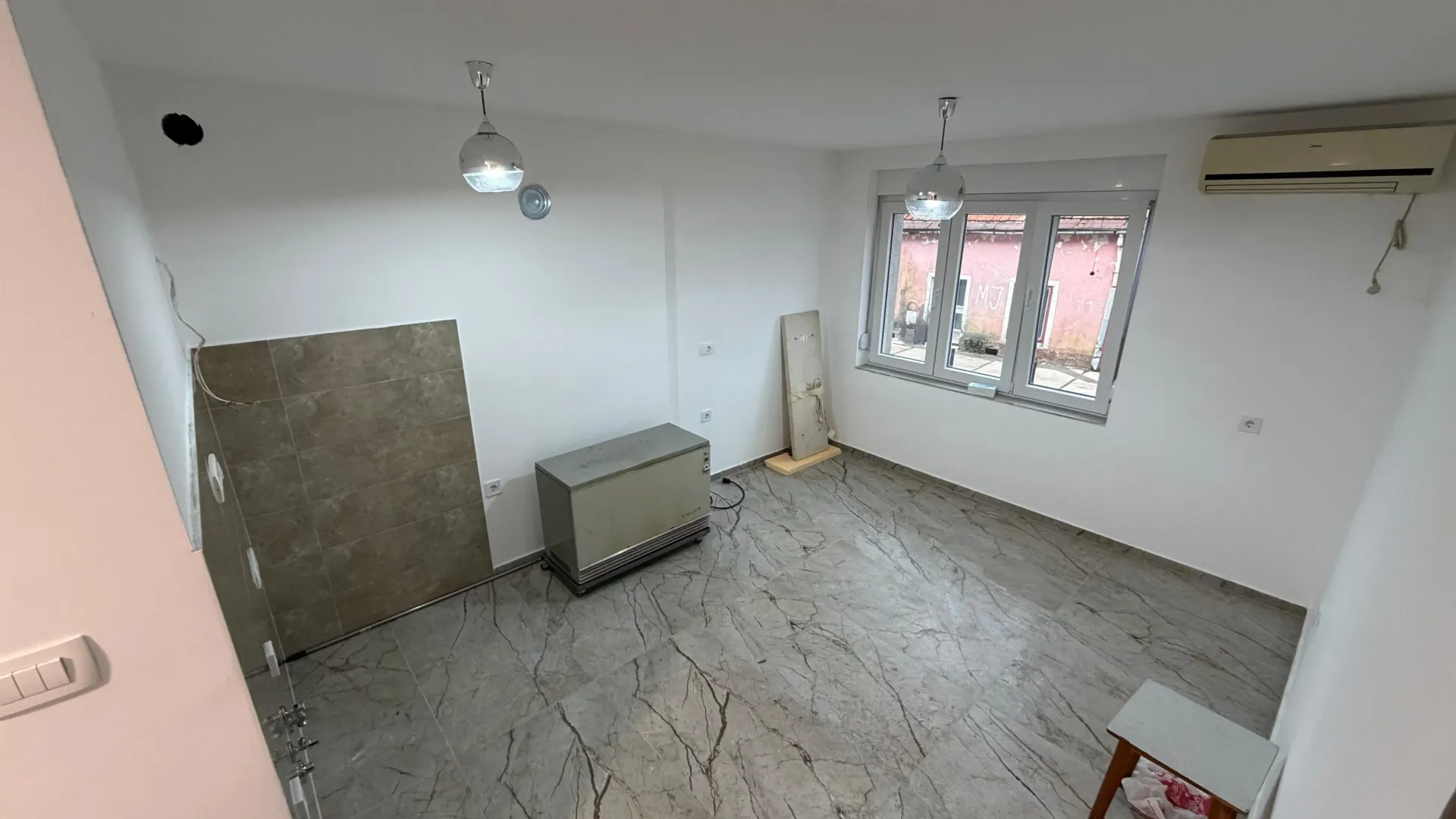 Izdavanje, dvosoban stan, 45m², Centar, Cetinje