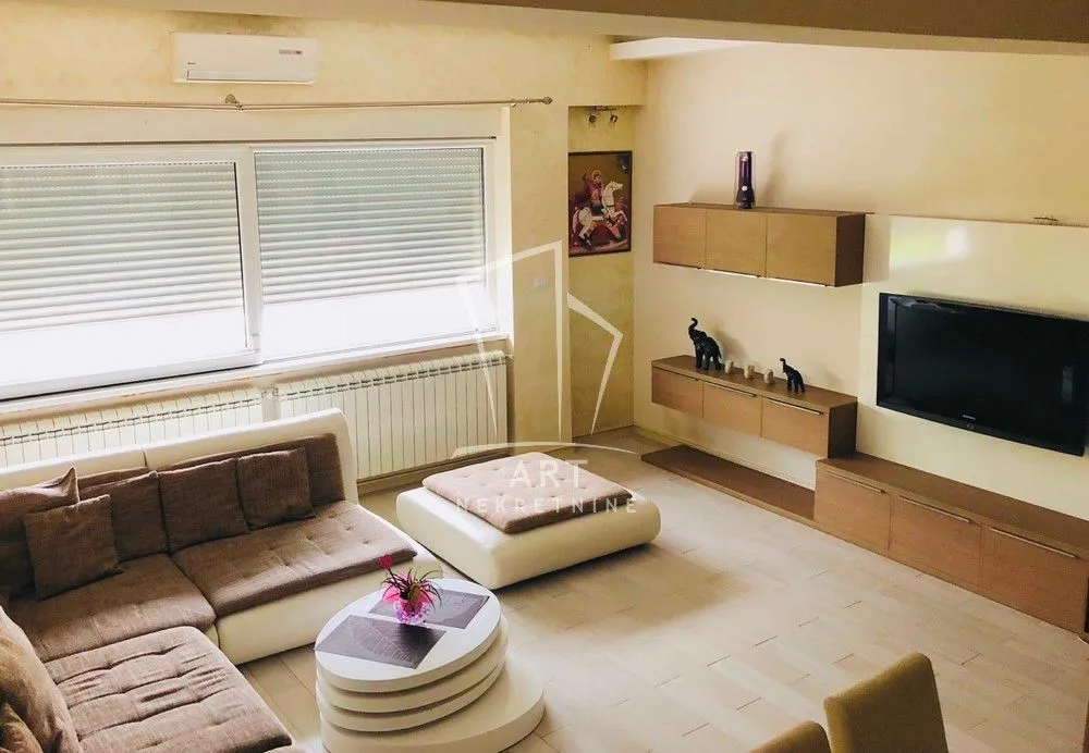 Sale, four bedroom apartment, 124m², Uciteljsko Naselje, Zvezdara Sve Podlokacije