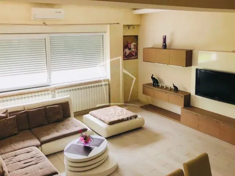 Prodaja, četvorosoban stan, 124m², Uciteljsko Naselje, Zvezdara Sve Podlokacije - image 8