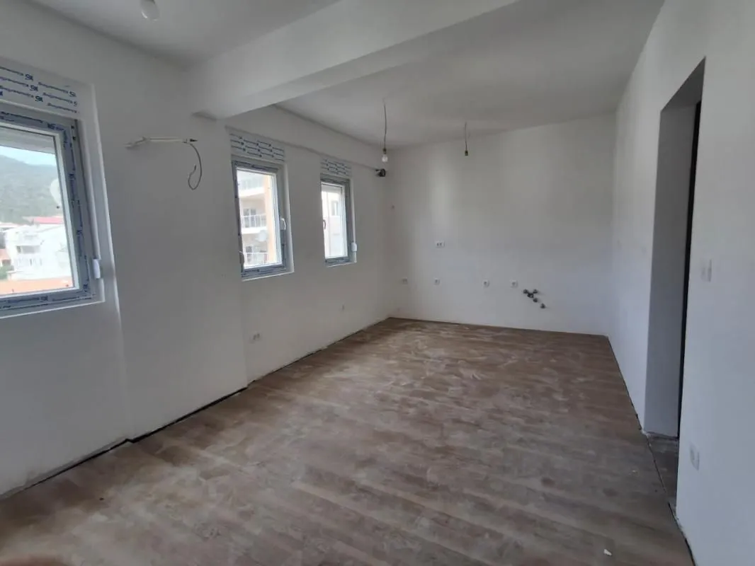 Prodaja, jednosoban stan, 38m², Lazi, Budva