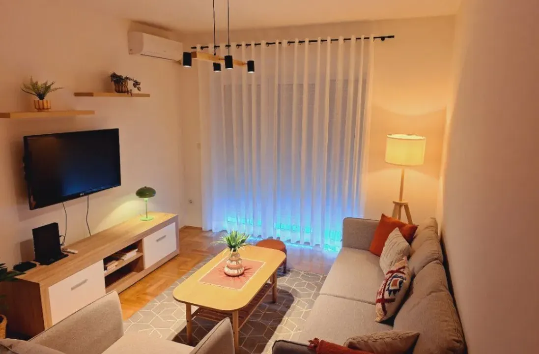 Izdavanje, jednosoban stan, 45m², Stari Aerodrom, Podgorica