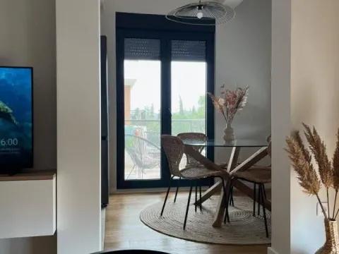 Izdavanje, dvosoban stan, 70m², Tivat, Crna Gora - image 7