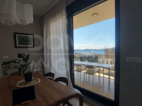 Rent, three bedroom apartment, 130m², Gornja Lastva, Tivat - image 4
