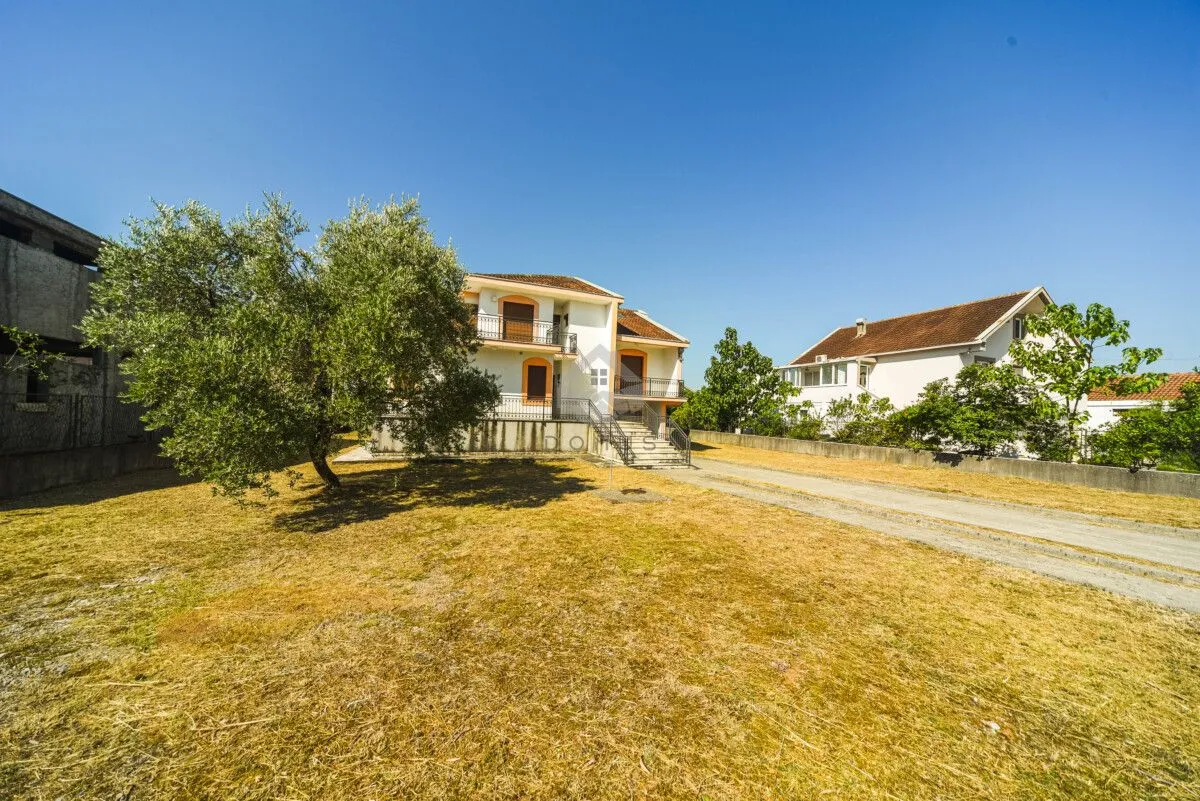 Prodaja, kuća, 350m², Tuzi, Podgorica