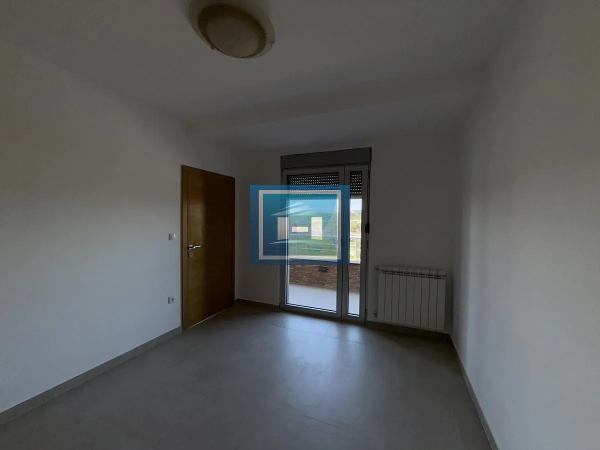 Prodaja, dvosoban stan, 95m², Vašarište, Jagodina