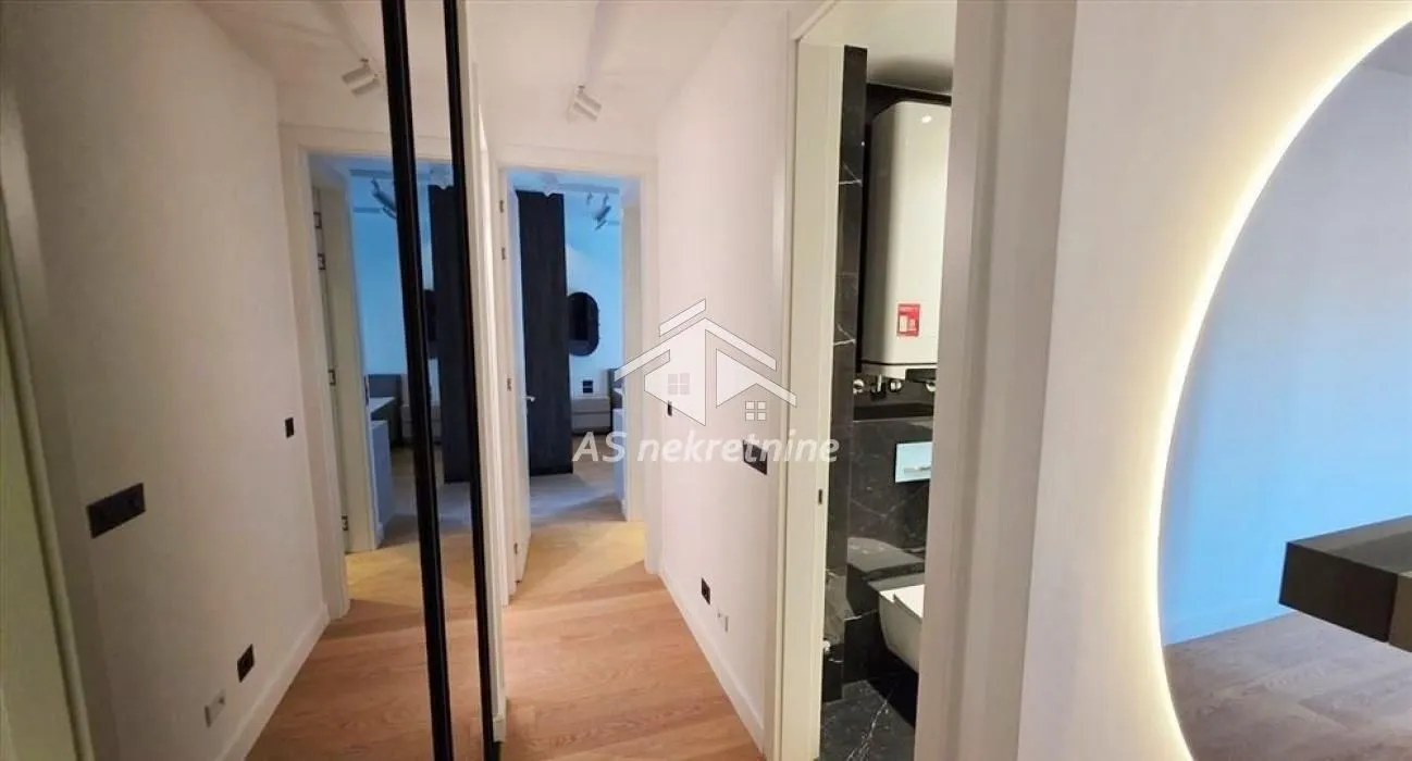 Izdavanje, trosoban stan, 95m², Savski Venac, Beograd