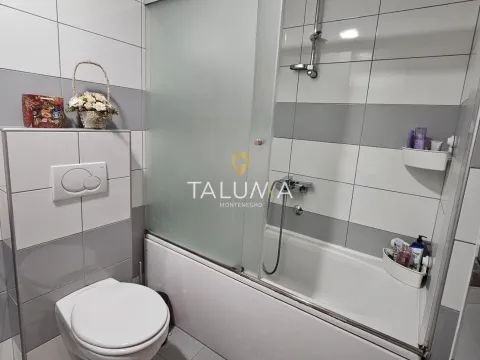 Sale, two bedroom apartment, 75m², City Kvart, Podgorica - image 11