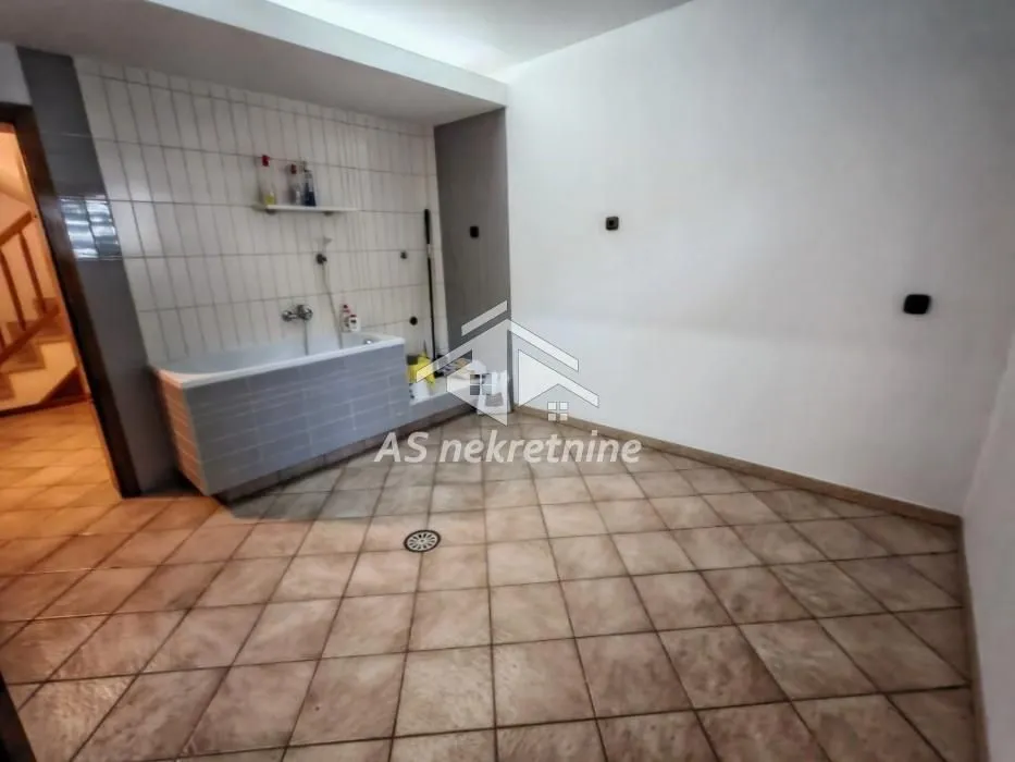 Izdavanje, kuća, 360m², Voždovac Sve Podlokacije, Beograd