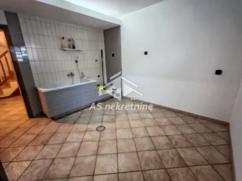 Izdavanje, kuća, 360m², Voždovac Sve Podlokacije, Beograd - image 56