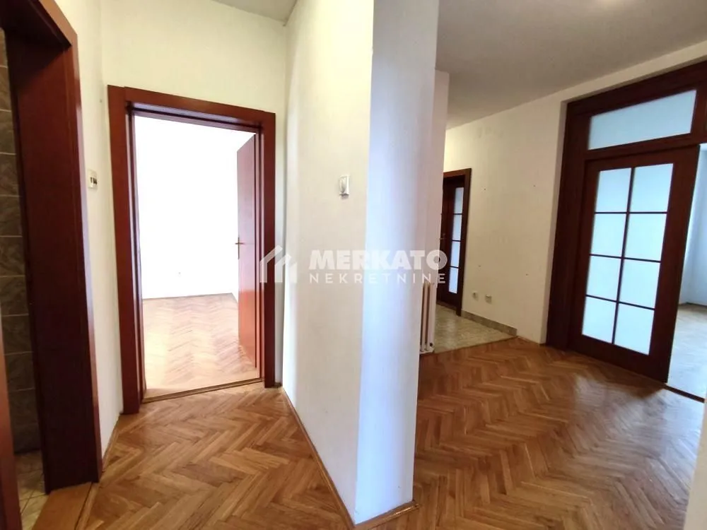 Prodaja, četvorosoban stan, 124m², Centar, Zrenjanin