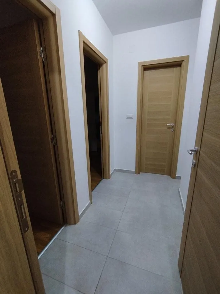 Izdavanje, dvosoban stan, 75m², Stari Aerodrom, Podgorica