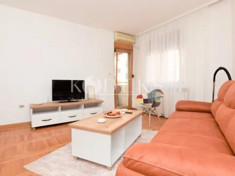 Izdavanje, jednosoban stan, 51m², Preko Morače, Podgorica - image 1