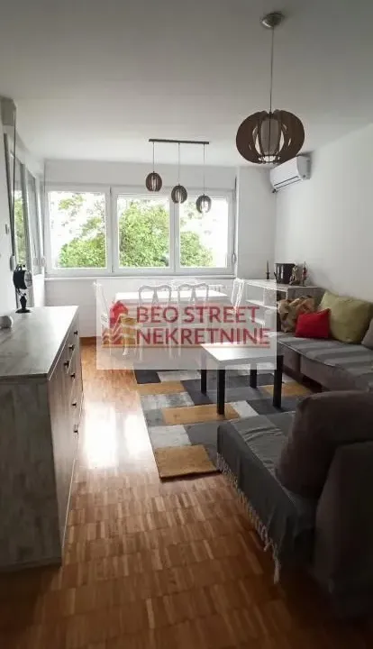 Izdavanje, trosoban stan, 55m², Skojevsko Naselje, Beograd