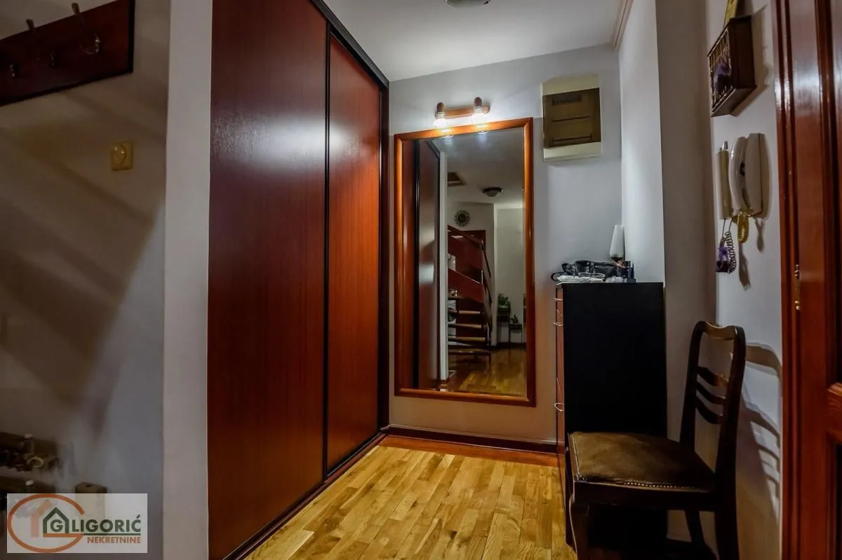 Sale, four bedroom apartment, 104m², Stari Grad, Beograd