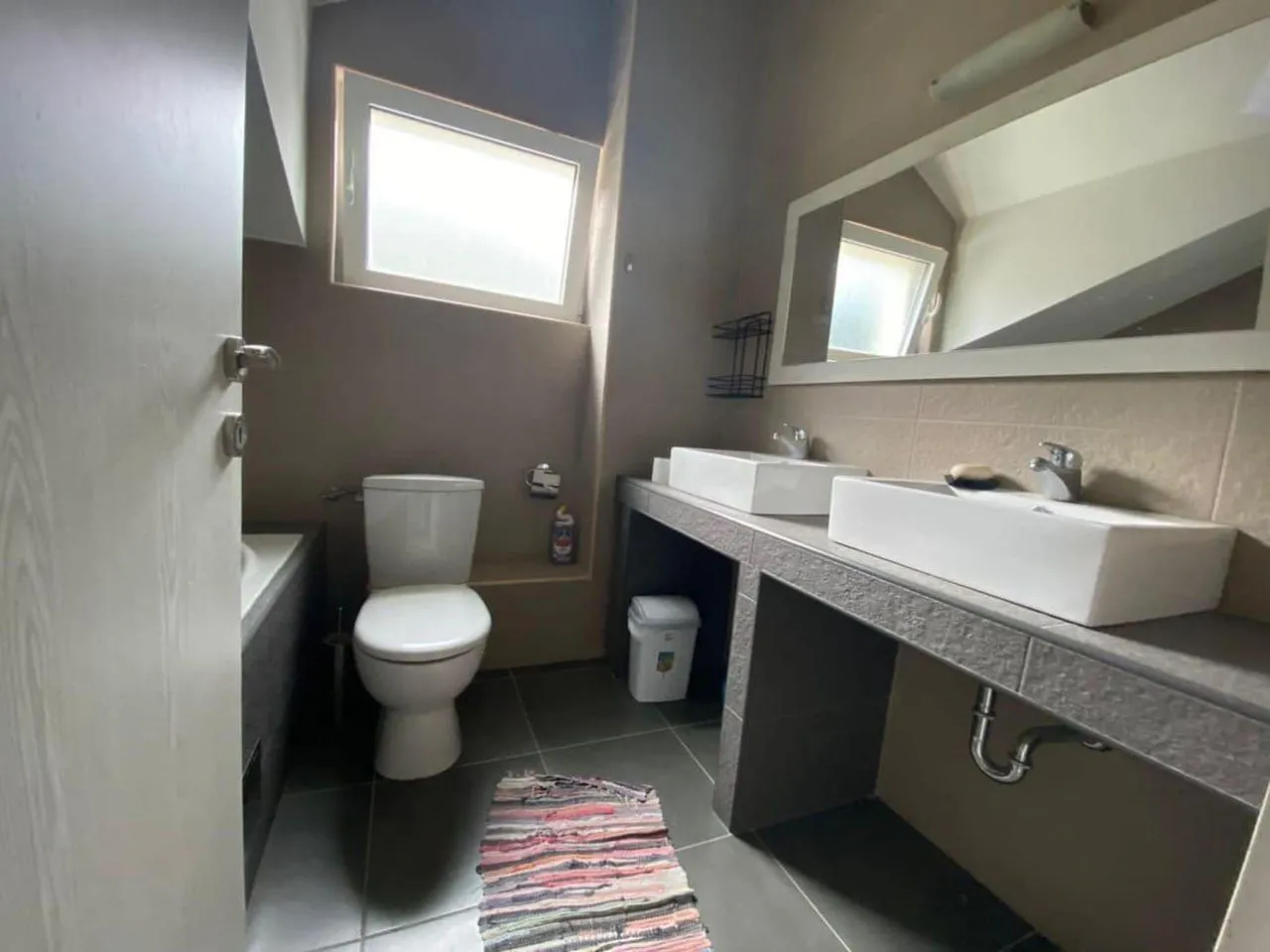 Izdavanje, trosoban stan, 100m², Baošići, Herceg Novi
