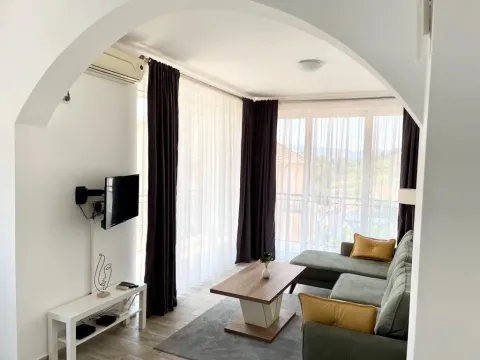 Izdavanje, dvosoban stan, 90m², Đenovići, Herceg Novi - image 4