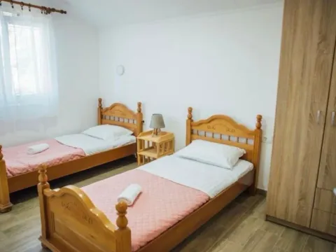 Izdavanje, trosoban stan, 100m², Gradiošnica, Tivat - image 9