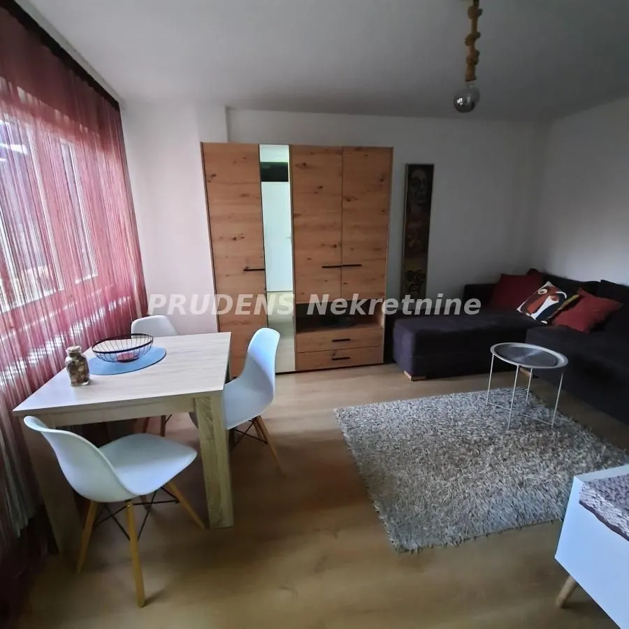 Izdavanje, jednosoban stan, 28m², Rakovica, Beograd