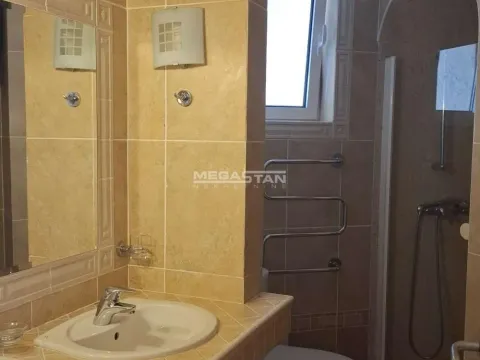 Izdavanje, četvorosoban stan, 203m², Vračar Hram, Vračar Sve Podlokacije - image 17