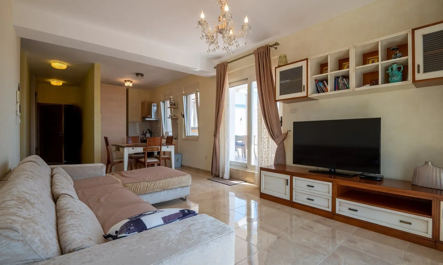 Sale, two bedroom apartment, 265m², Bečići, Budva