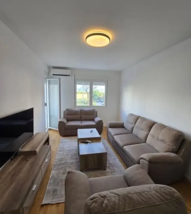 Izdavanje, jednosoban stan, 47m², Stari Aerodrom, Podgorica