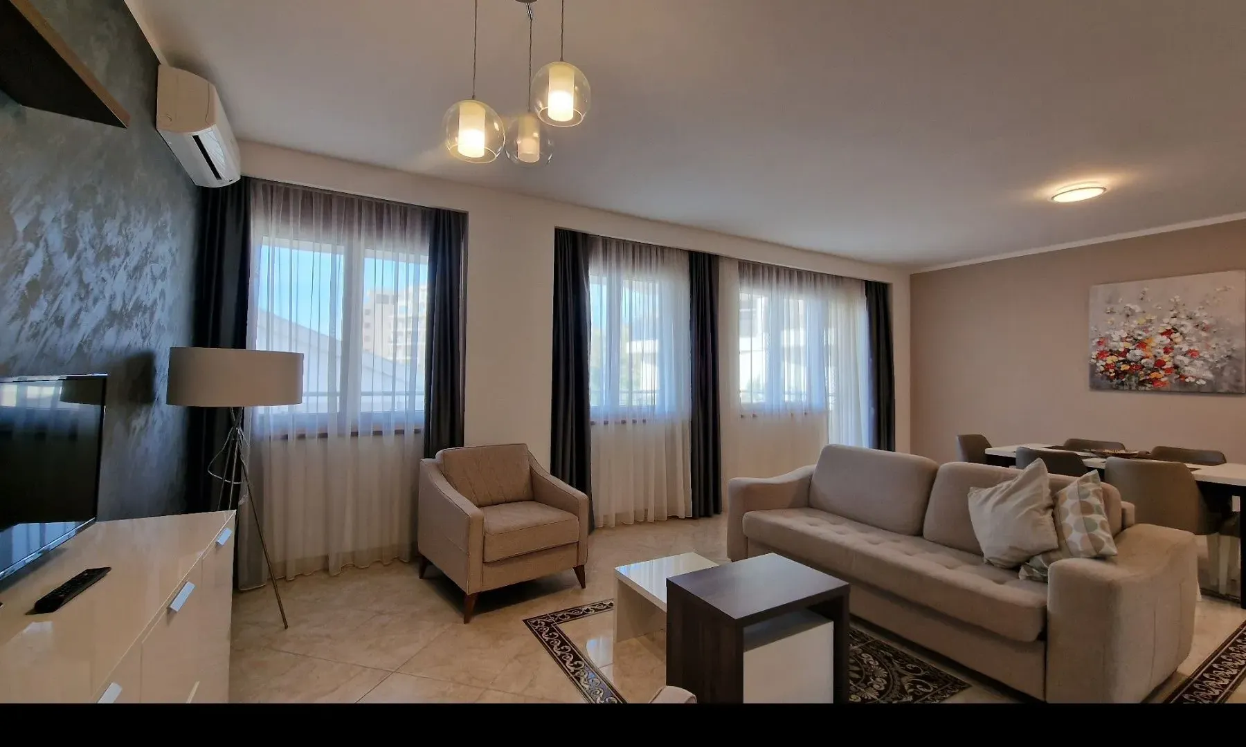 Izdavanje, jednosoban stan, 90m², Bečići, Budva