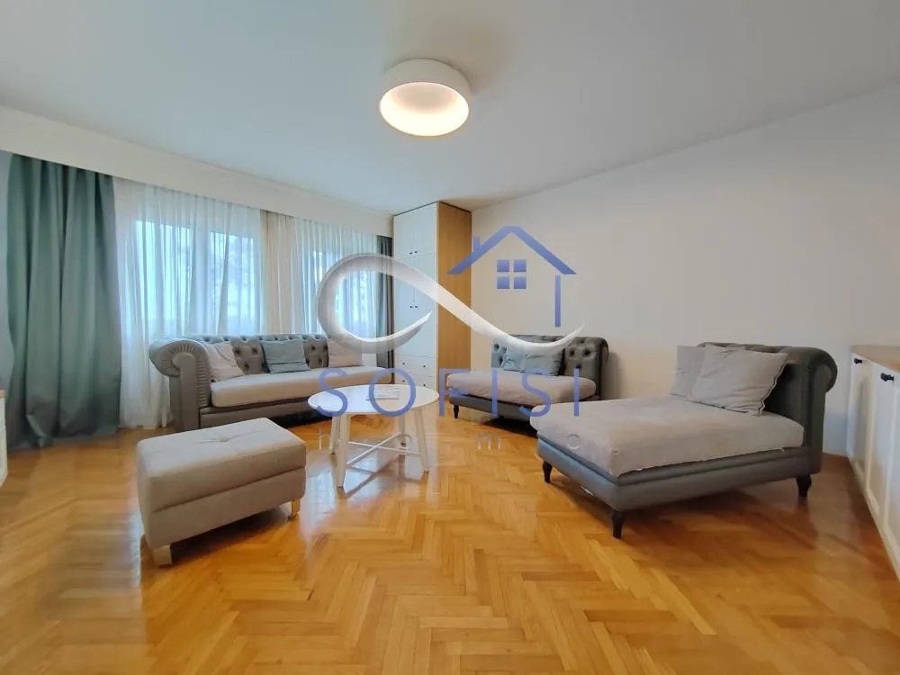 Izdavanje, četvorosoban stan, 100m², Stari grad, Novi Sad