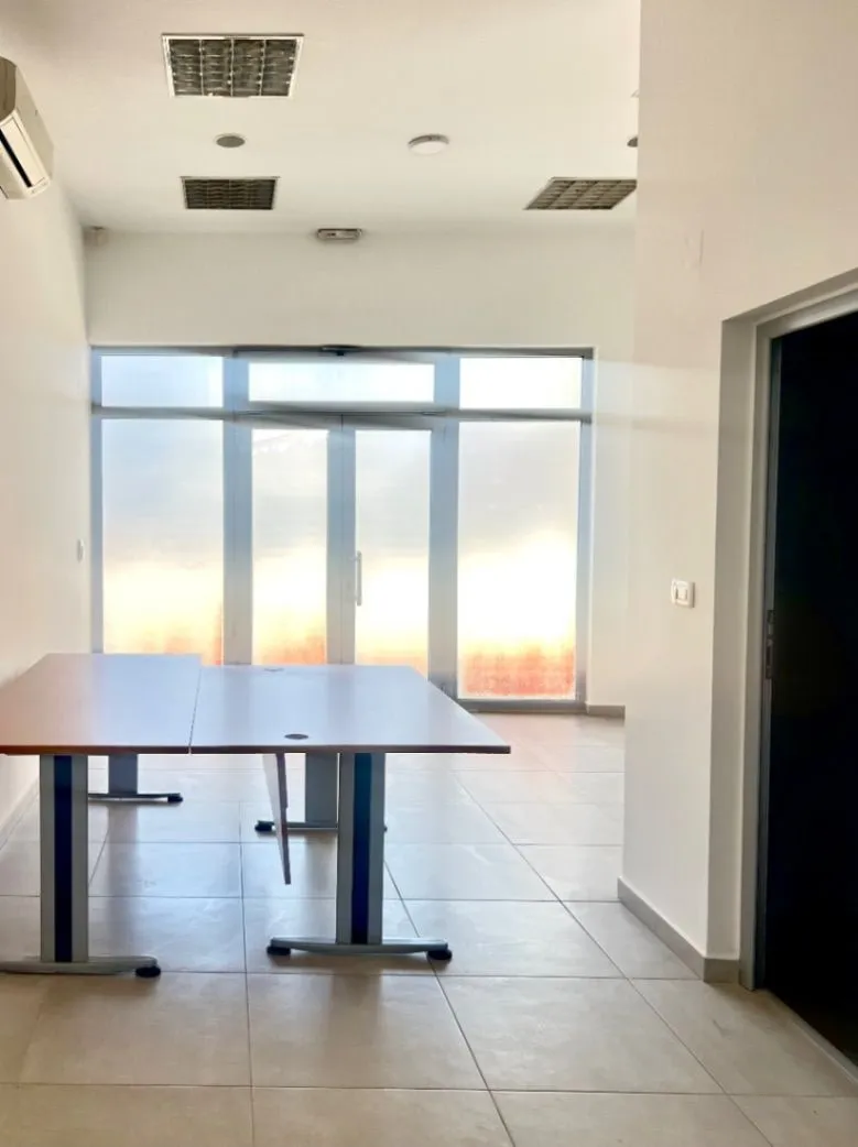 Izdavanje, poslovni prostor, 100m², Tološka šuma, Podgorica