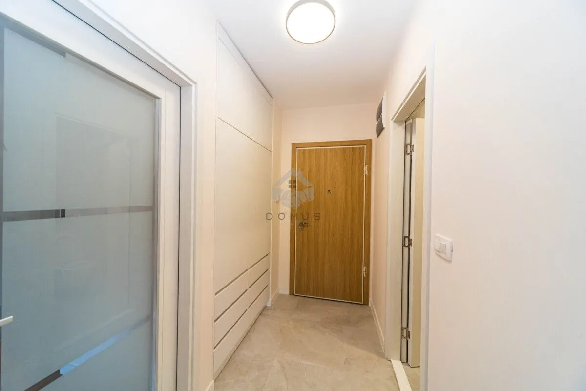 Izdavanje, jednosoban stan, 50m², Central Point, Podgorica