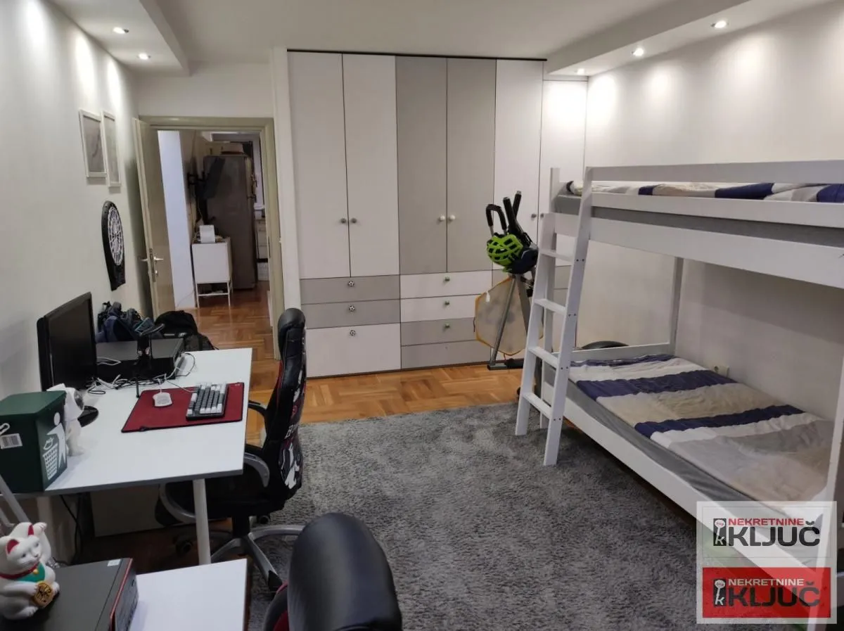 Prodaja, četvorosoban stan, 75m², Grbavica, Novi Sad Sve Podlokacije