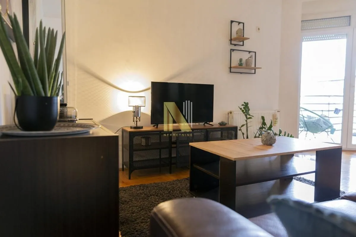 Izdavanje, dvosoban stan, 47m², Bulevar Oslobodjenja, Novi Sad Sve Podlokacije