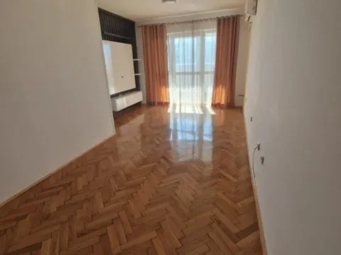 Rent, one bedroom apartment, 54m², Centar, Bar