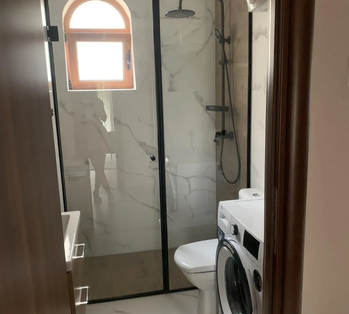 Izdavanje, dvosoban stan, 70m², Dobrota, Kotor