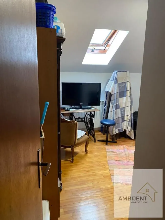 Prodaja, četvorosoban stan, 104m², Zemun Centar, Zemun Sve Podlokacije