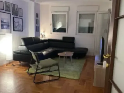 Izdavanje, jednosoban stan, 52m², City Kvart, Podgorica - image 1