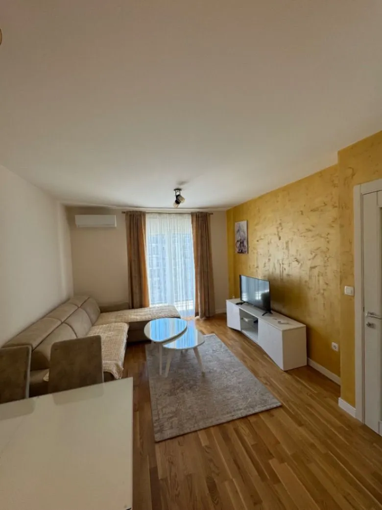 Izdavanje, jednosoban stan, 42m², Pobrežje, Podgorica