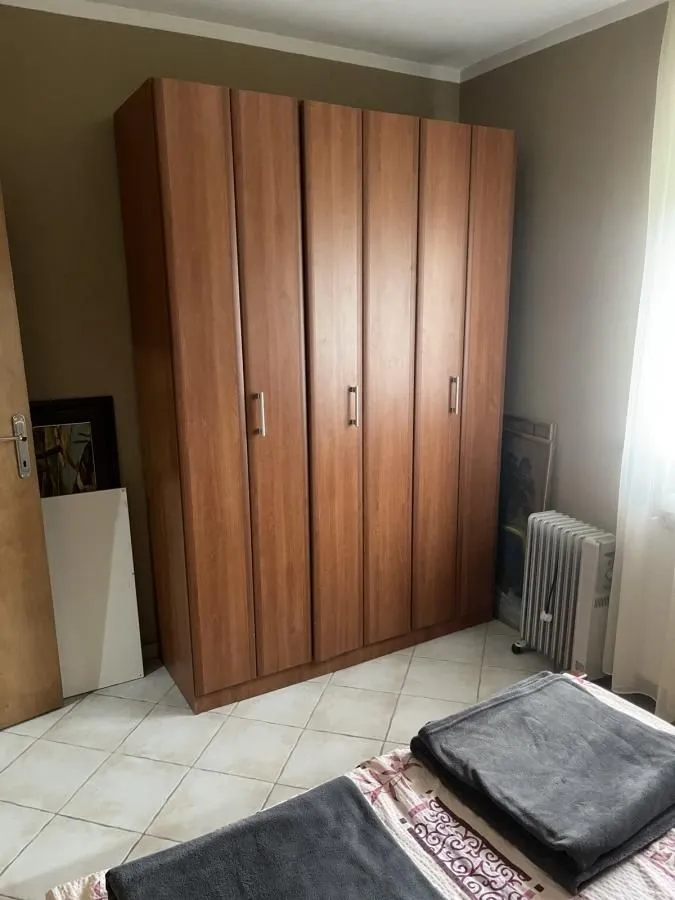 Izdavanje, kuća, 110m², Zemun Ugrinovci, Zemun Sve Podlokacije